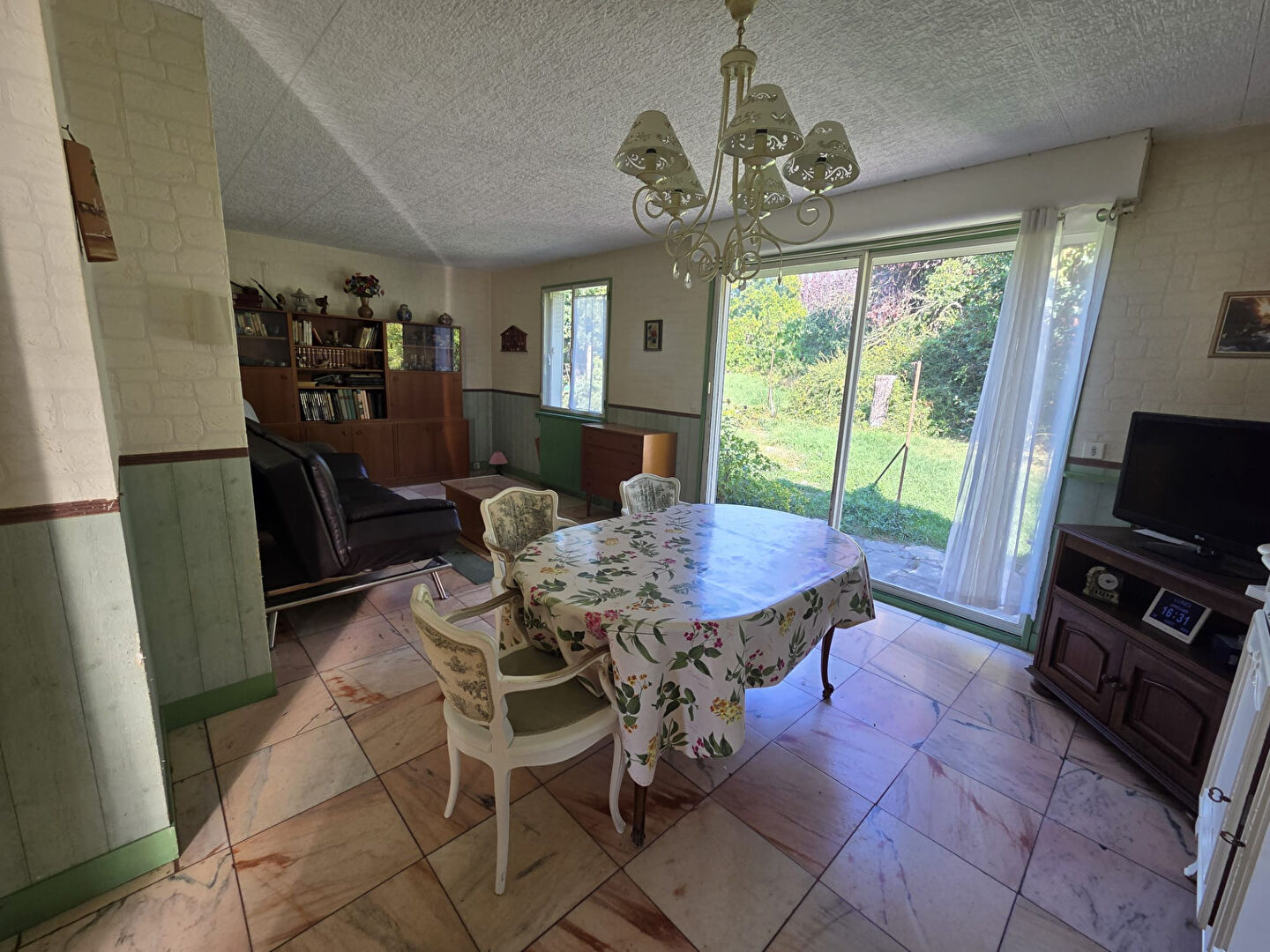 Photo MAISON FAMILIALE AVEC JARDIN - 7 PIÈCES - LE KREMLIN-BICÊTRE - CALME & POTENTIEL LOCATIF image 3/6