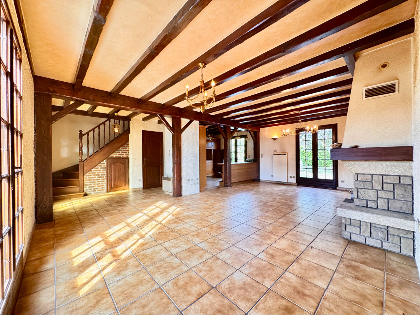 Photo Maison familiale à conforter - 5 chambres - chauffage électrique + insert - garage 38 m2 image 3/6