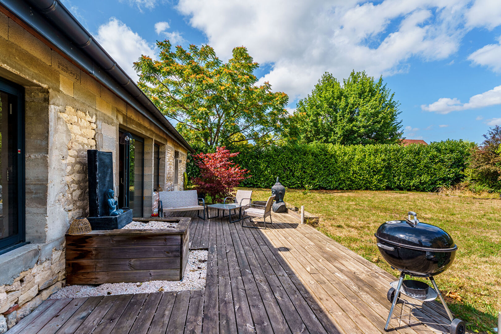 Photo Grange de 1786 : cadre reposant au calme : terrain de 1 353 m2 de terrain : 100 m2 de pièce de vie : vaste garage image 4/6