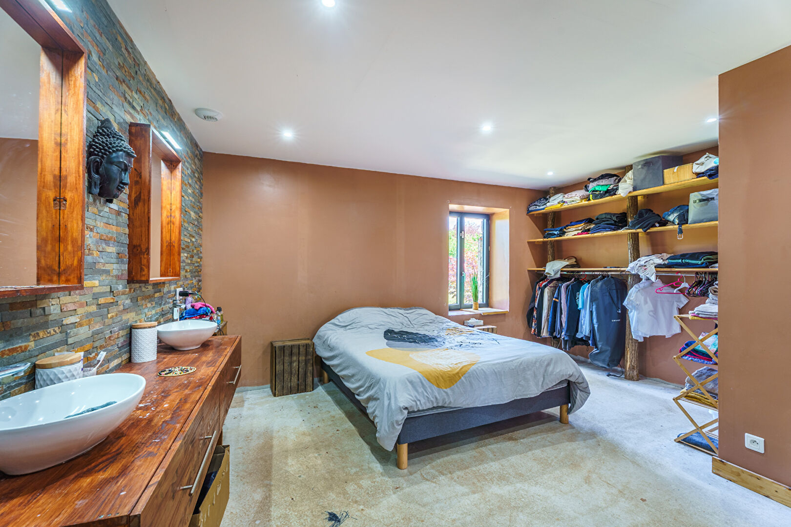 Photo Grange de 1786 : cadre reposant au calme : terrain de 1 353 m2 de terrain : 100 m2 de pièce de vie : vaste garage image 5/6