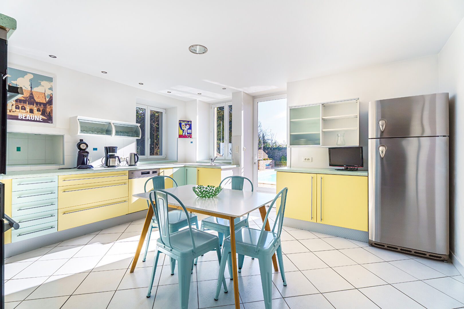 Photo Maison confortable de 165 m2 habitables dont 1 dépendance de 61 m2 à rénover : 2 pièces de vie : 41 m2 de garage : piscine et terrasse de 95 m2 image 3/6