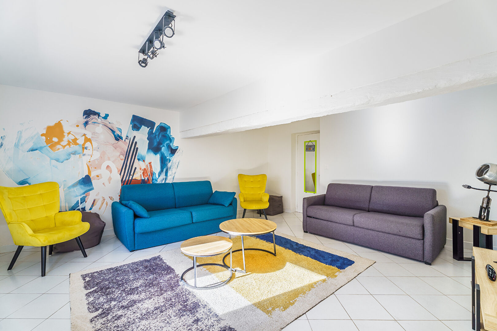 Photo Maison confortable de 165 m2 habitables dont 1 dépendance de 61 m2 à rénover : 2 pièces de vie : 41 m2 de garage : piscine et terrasse de 95 m2 image 4/6