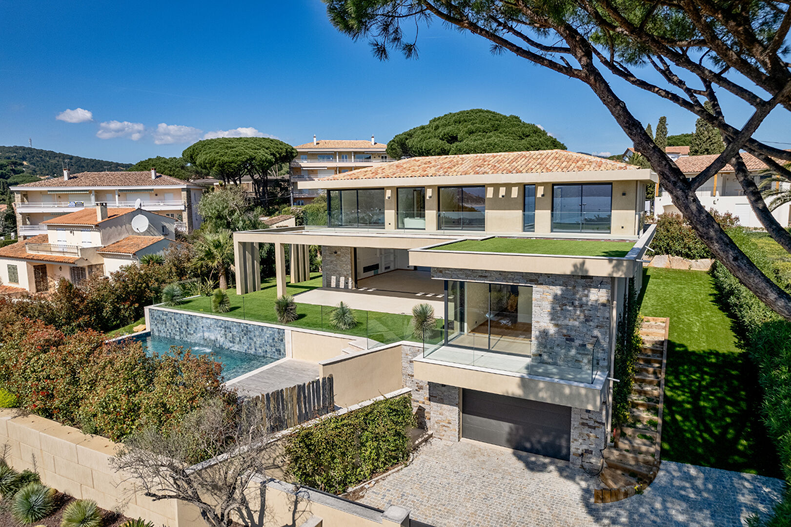 Agence immobilière de ROUSSELLE IMMO PRESTIGE - ROUSSELLE IMMO PRESTIGE