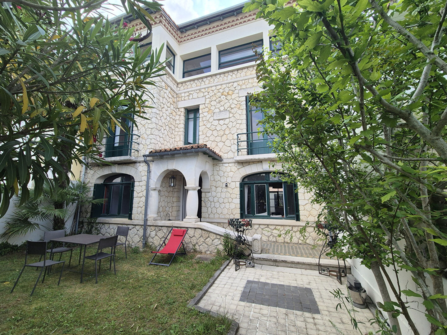 ROYAN Villa 12 pièce(s) 330 m2