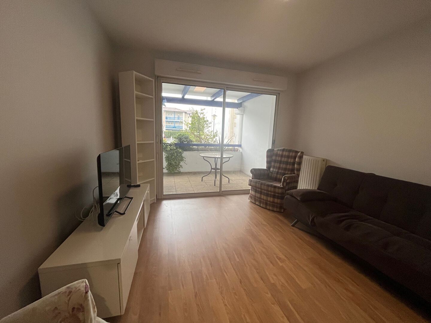 Photo TROIS PIECES MEUBLE de 70 m2 image 1/5