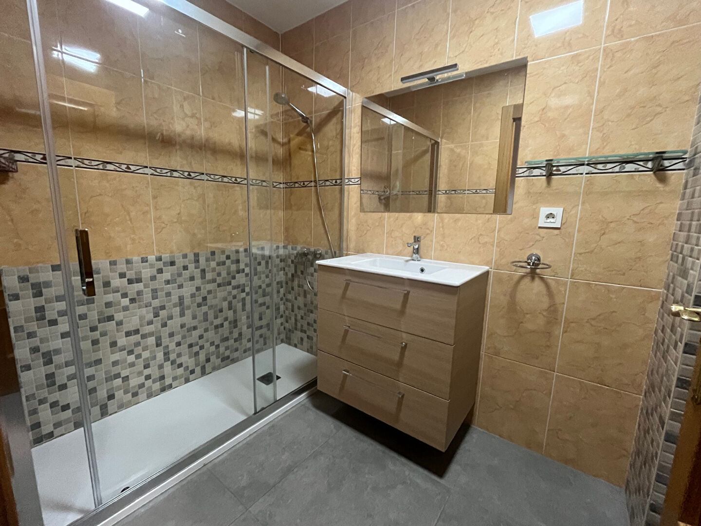 Photo TROIS PIECES MEUBLE de 70 m2 image 5/5