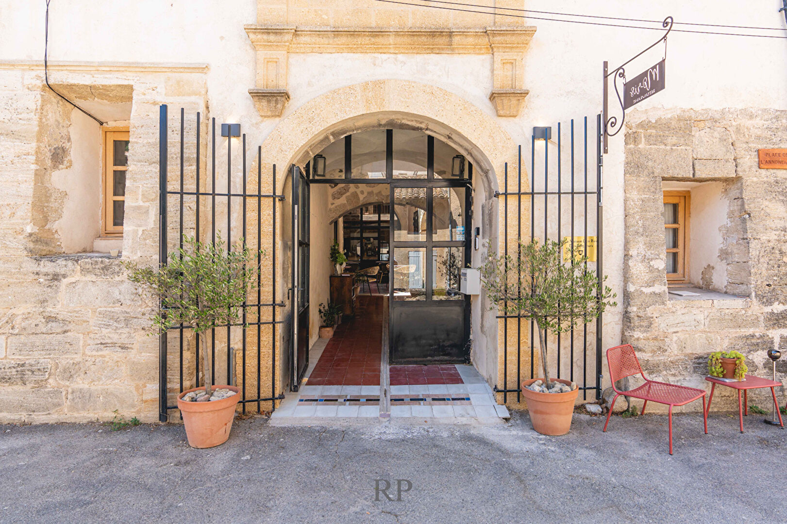 Photo MAISON D'HÔTES AVEC RESTAURANT ET SPA AU COEUR DU LUBERON image 2/6