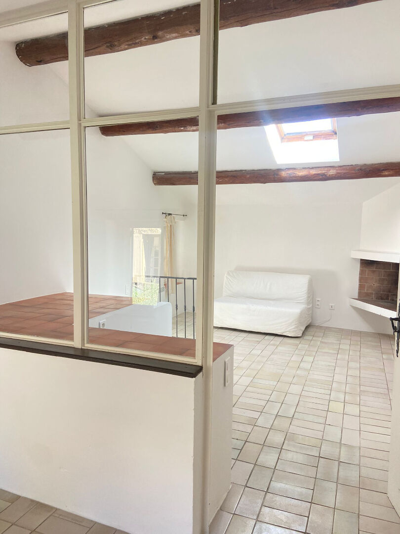 Photo STUDIO DE CHARME EN PLEIN COEUR DE LOURMARIN image 1/5