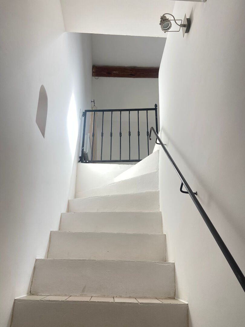 Photo STUDIO DE CHARME EN PLEIN COEUR DE LOURMARIN image 3/5