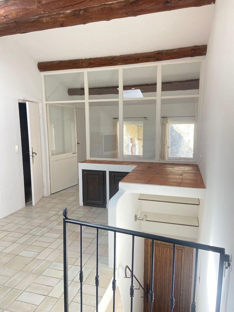 Photo STUDIO DE CHARME EN PLEIN COEUR DE LOURMARIN image 4/5