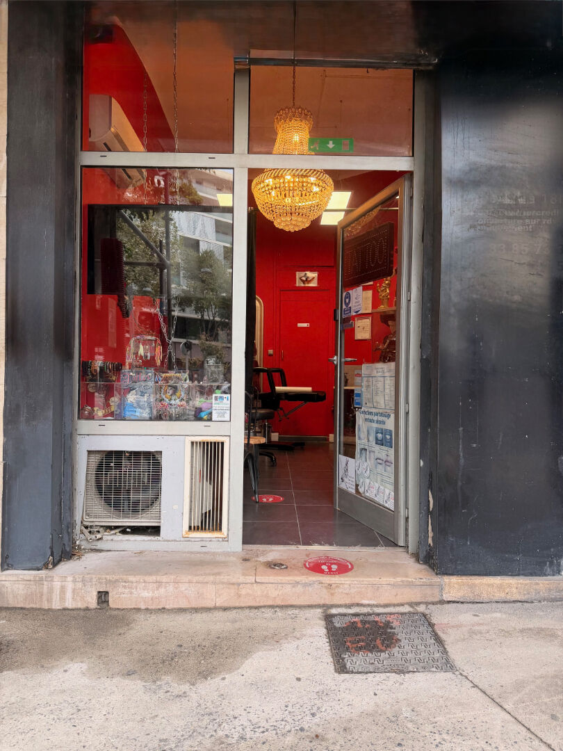 Photo Local commercial Place du 4 Septembre 13007 image 2/5