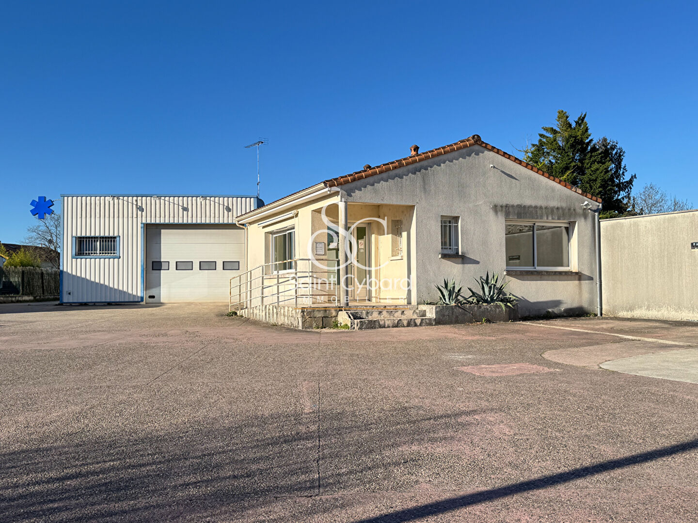 Local commercial Saint Yrieix Sur Charente