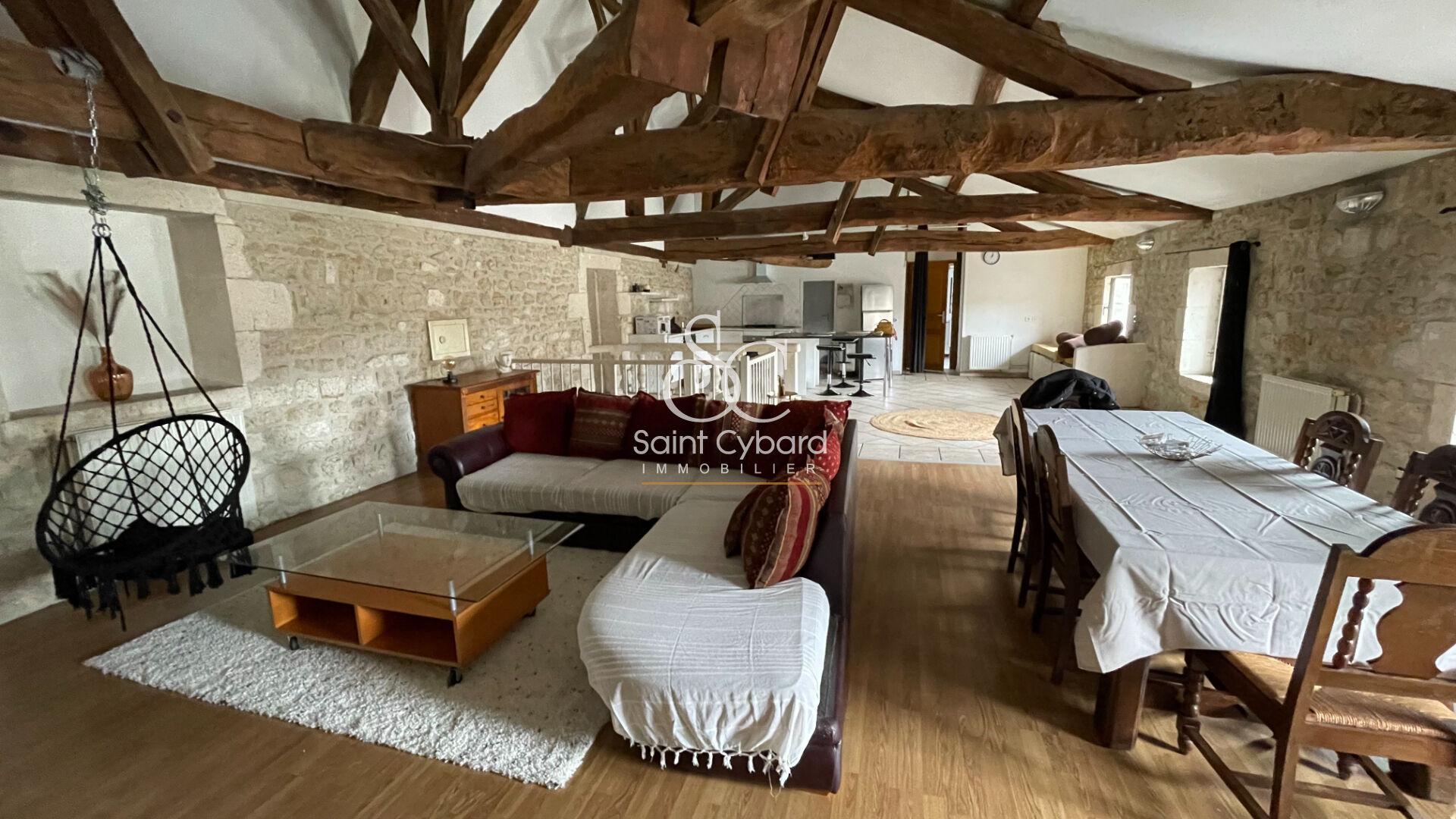 Photo Immeuble de rapport - 5 Appartements - 475m2 environ image 2/6