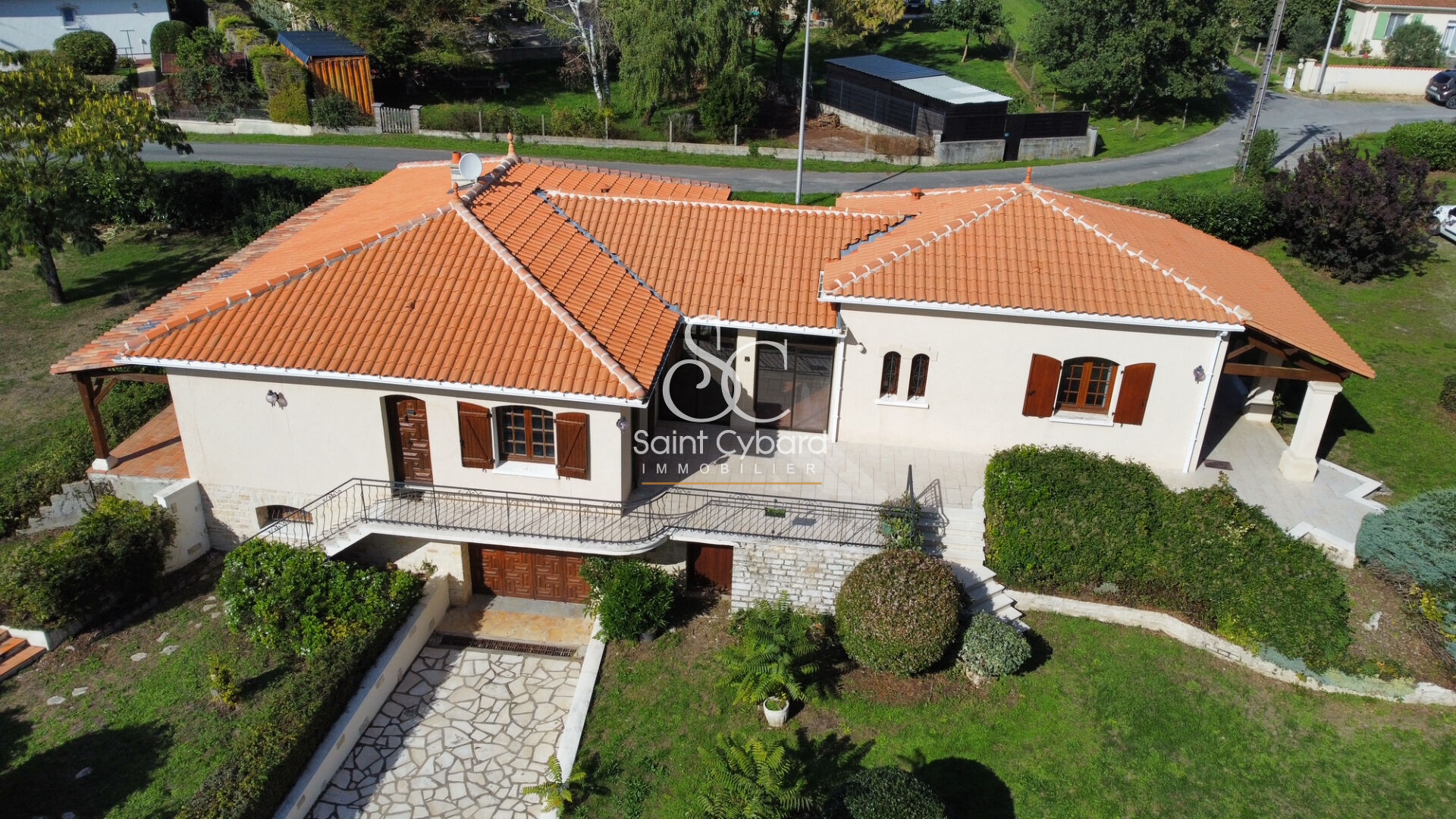 Photo Maison Mornac 5 pièce(s) - 166 m² environ image 1/6