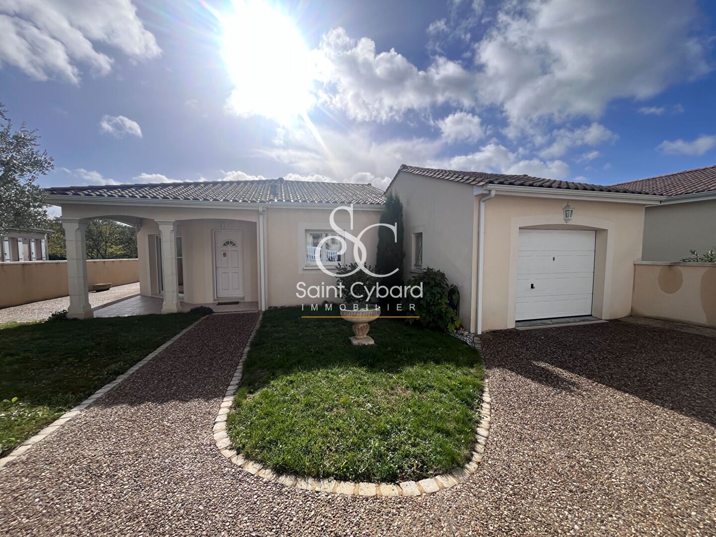 Maison de plain pied à Vendre à La Couronne - 2 Chambres, 80 m² !