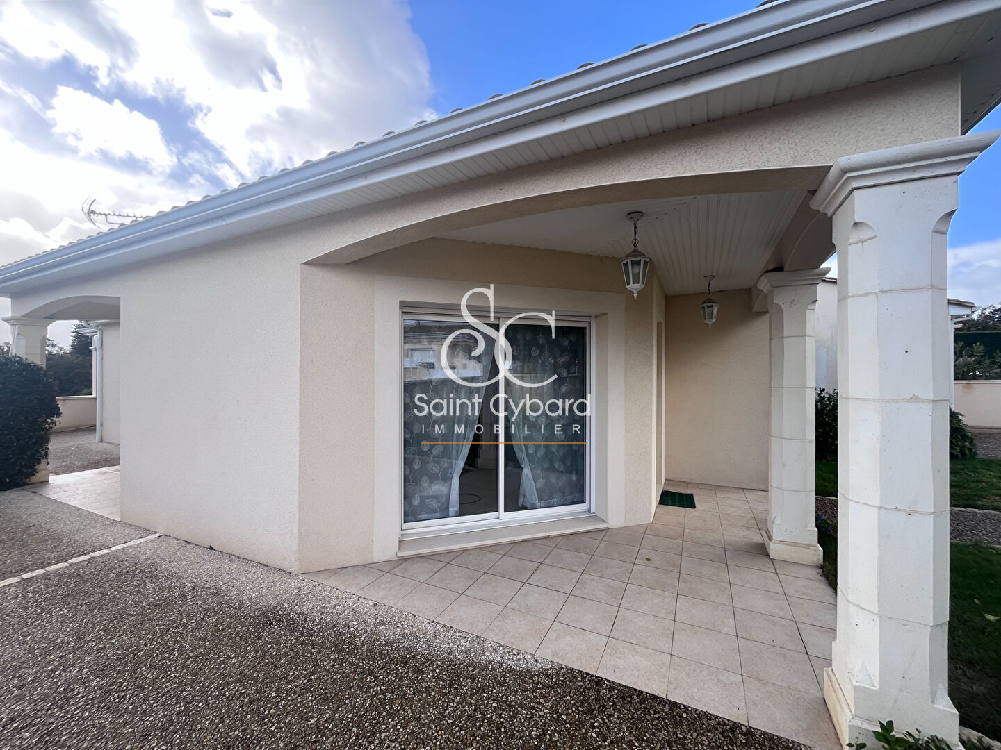 Photo Maison de plain pied à Vendre à La Couronne - 2 Chambres, 80 m² environ ! image 4/6