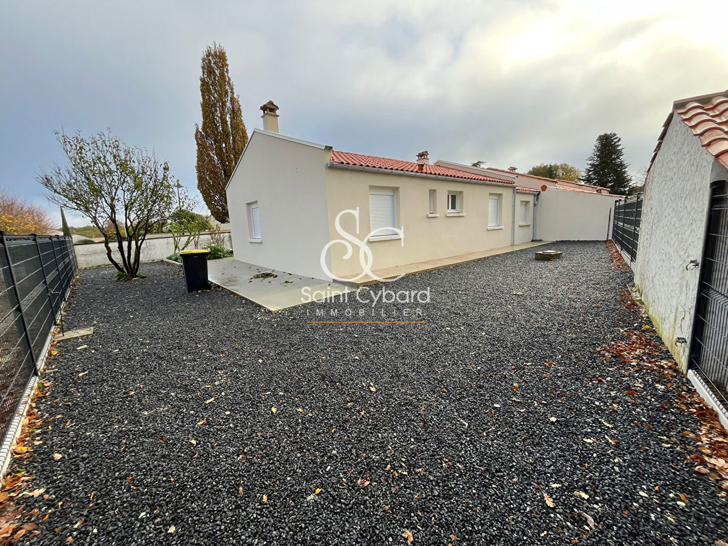 Maison de plain-pied à louer à Puymoyen - 3 pièces, 73 m² habitables environ