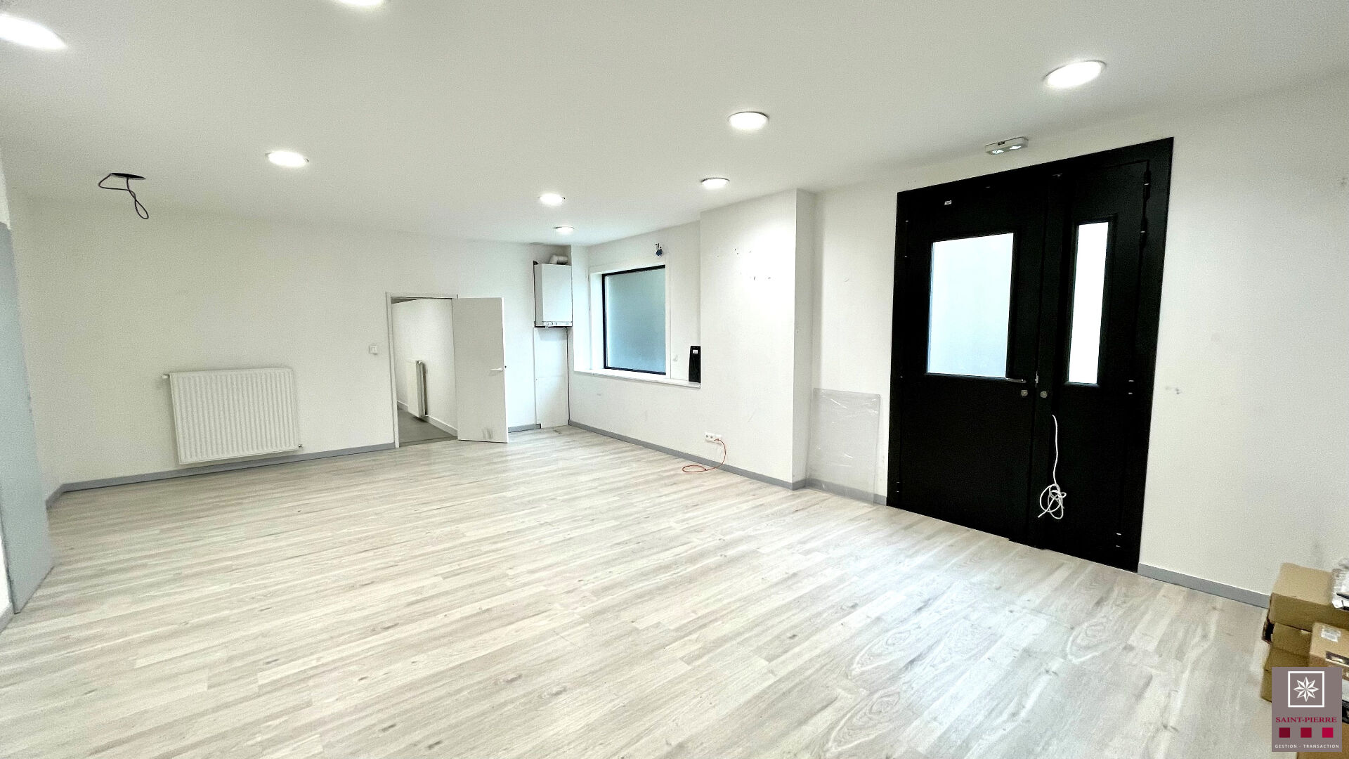 Photo Localux d'activité de 196 m² divisibles en 2 lots de 85 m² et 112 m² image 5/6