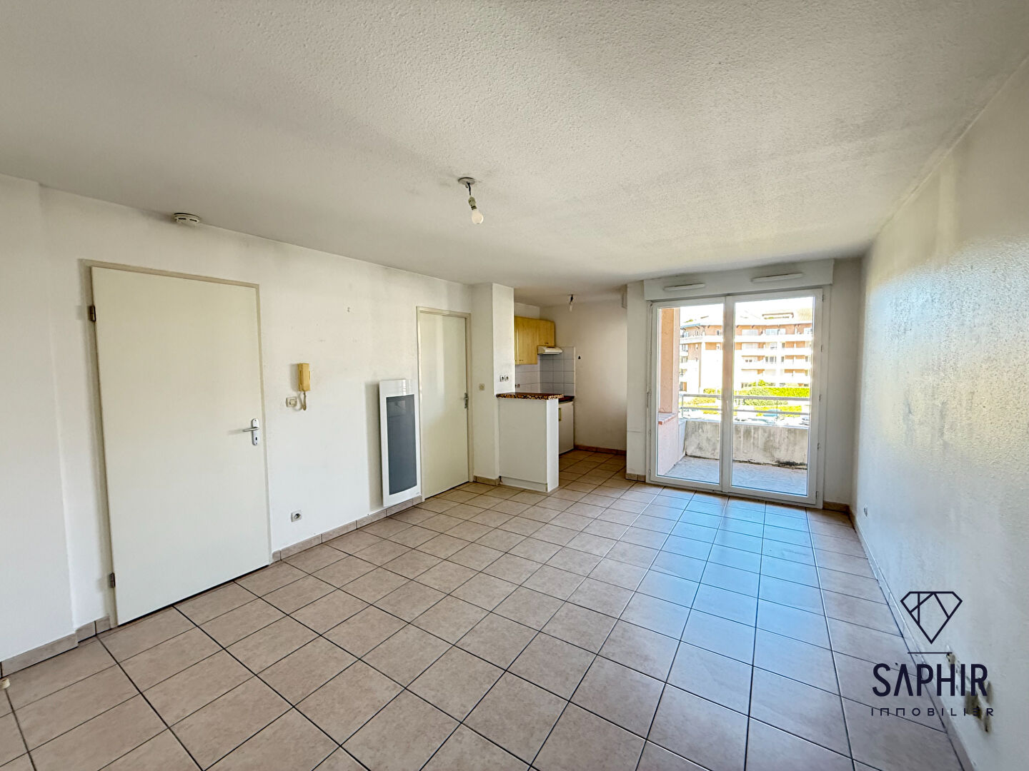 Appartement T2 au dernier étage avec place de parking - Arènes Romaines (proche tramway)