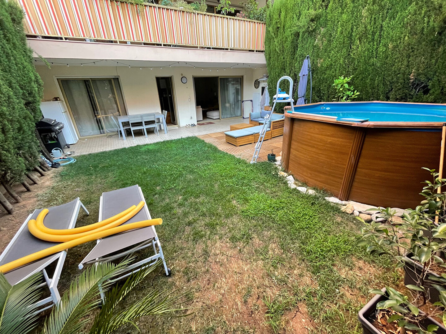 Saint laurent Du Var F2 terrasse  jardin parking