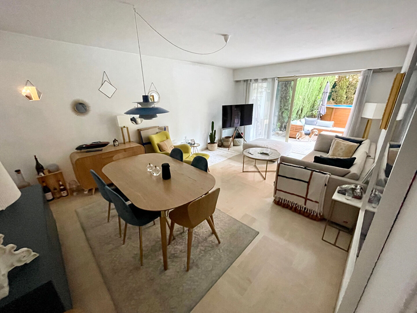 Photo Saint laurent Du Var F2 terrasse  jardin parking image 2/6