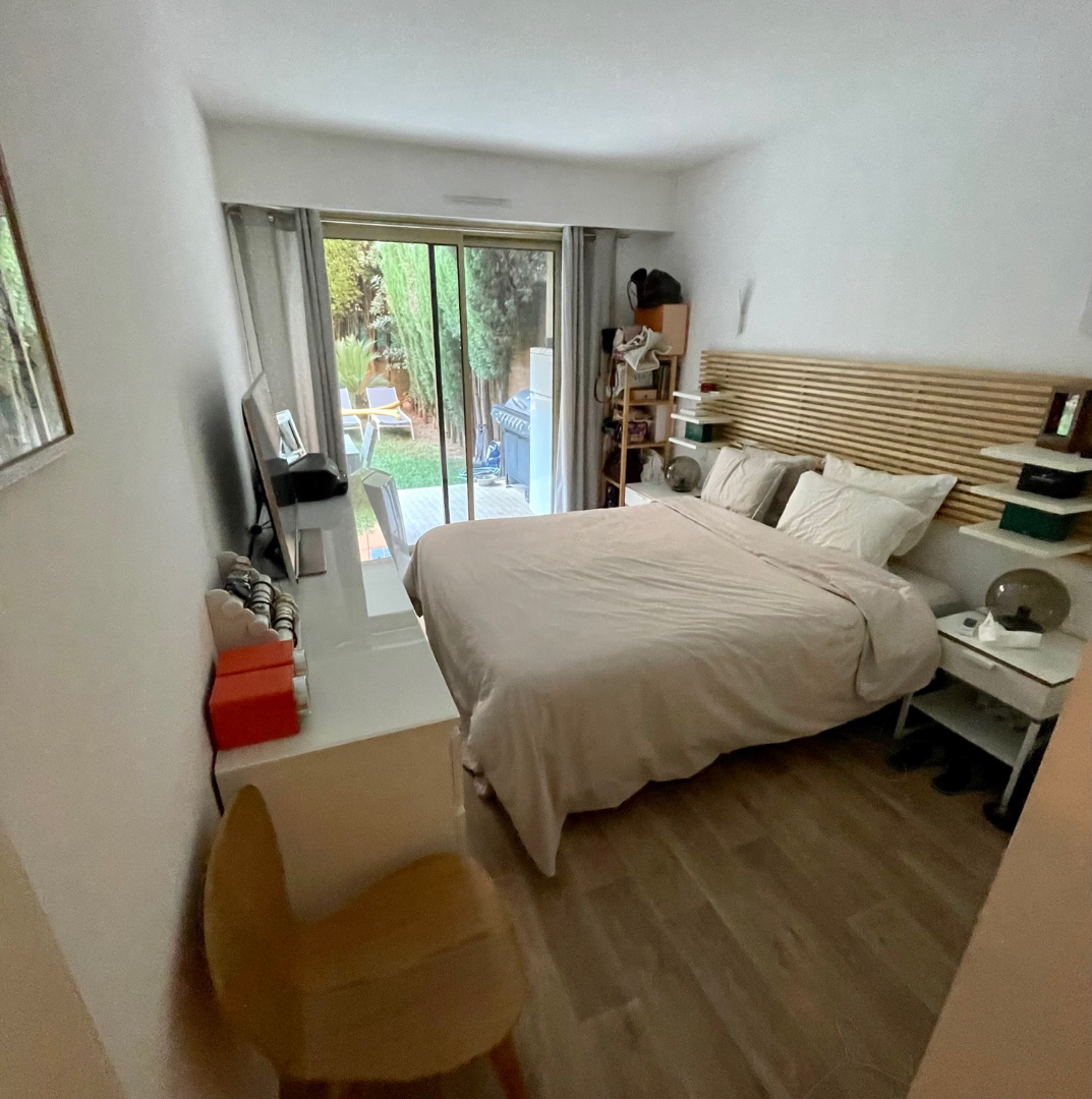 Photo Saint laurent Du Var F2 terrasse  jardin parking image 5/6