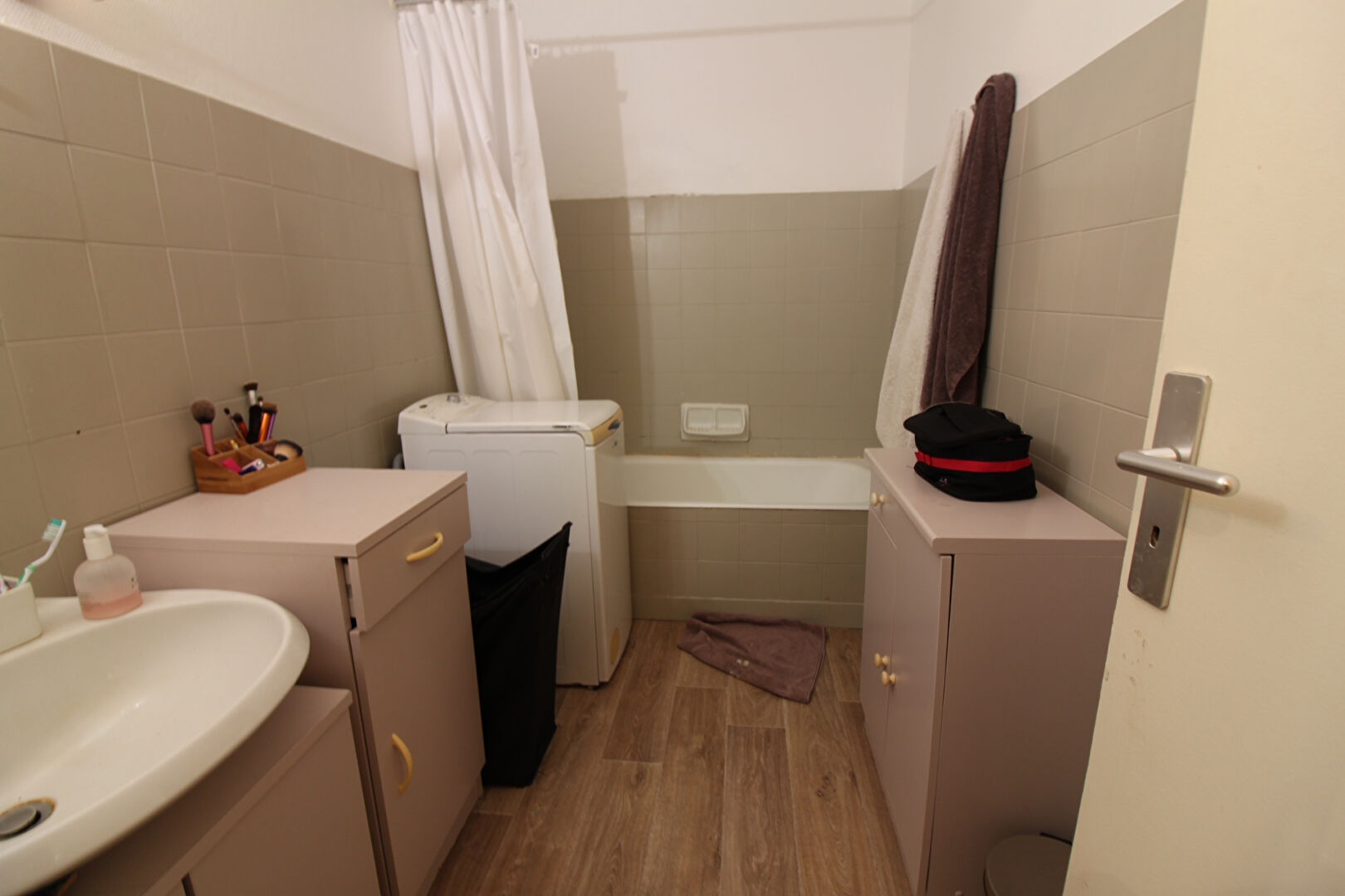 Photo Saint laurent Du Var F2 terrasse  jardin parking image 6/6