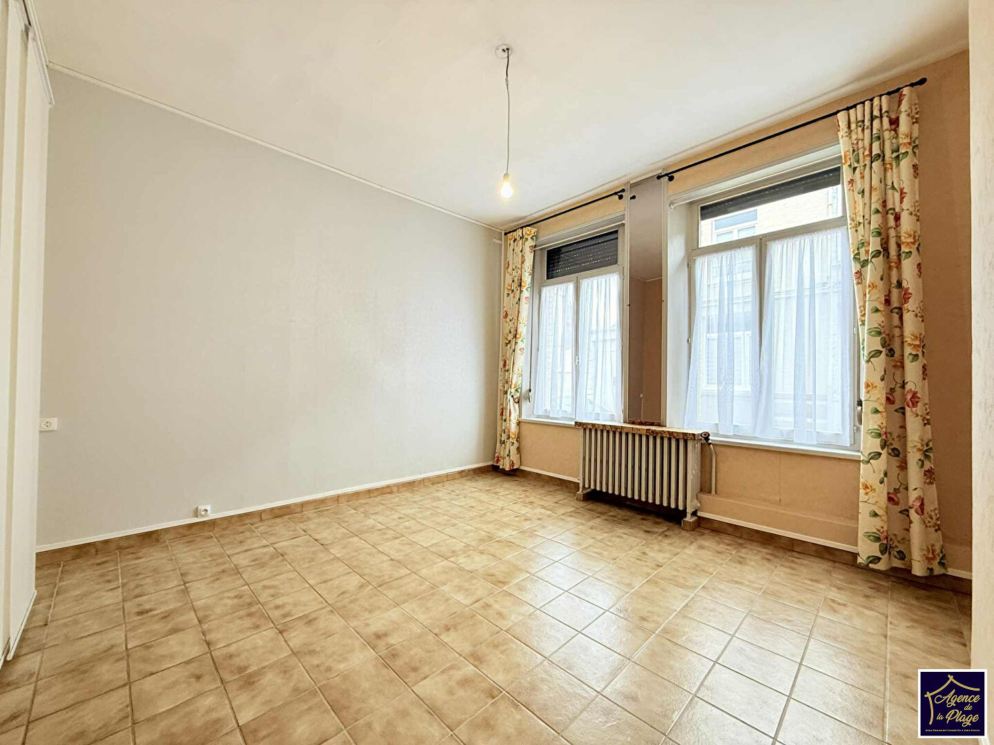 Photo Maison Calais 5 pièce(s) 116 m2 image 1/6