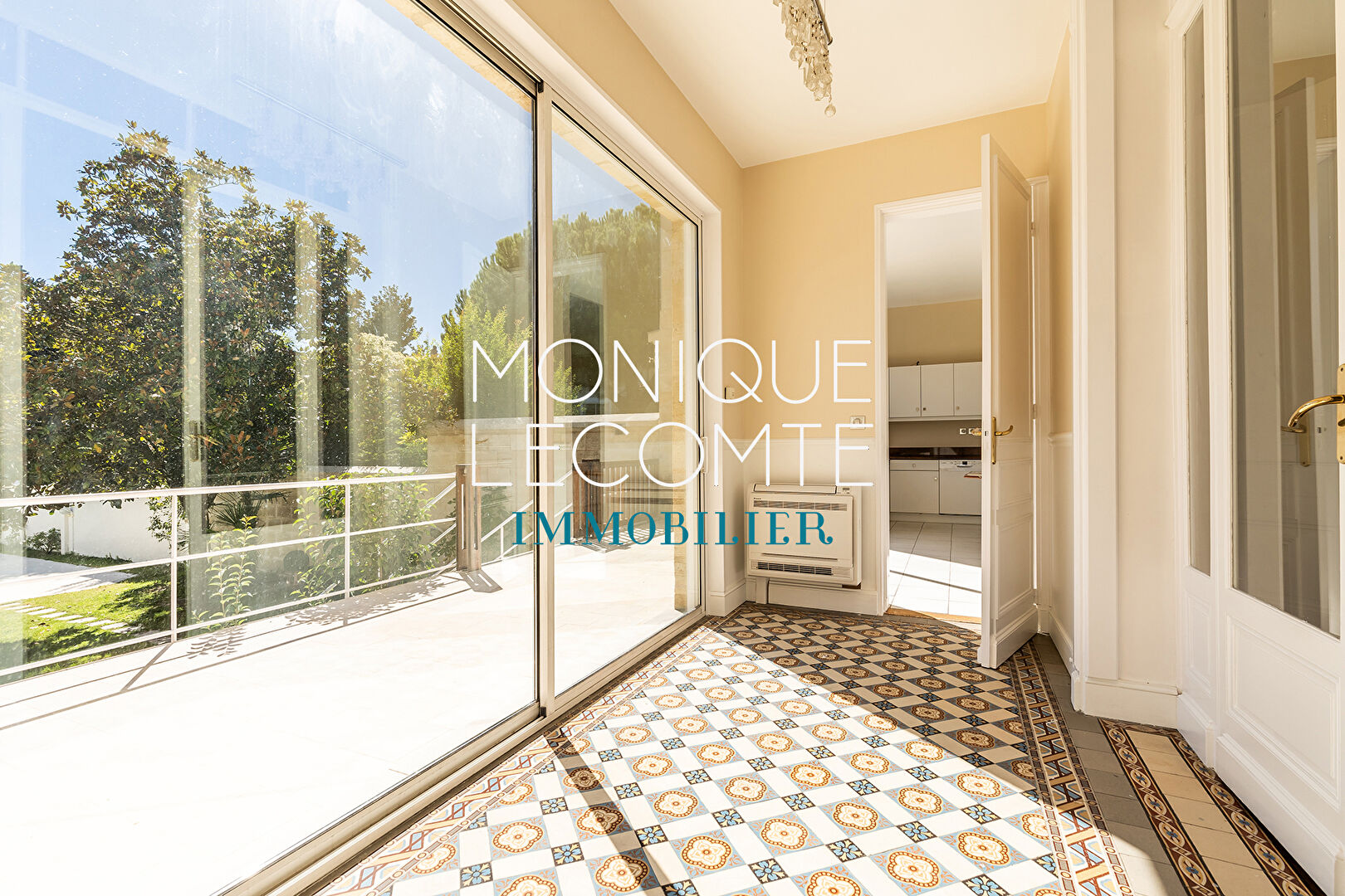 Photo Bordeaux - Hôtel particulier 435m2 et dépendance 140m2-Jardin-Piscine -Garages image 6/6