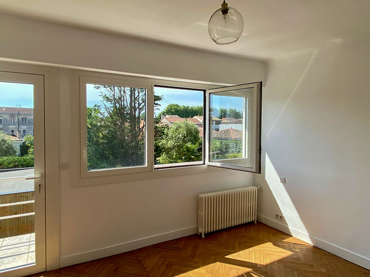 Photo BORDEAUX - LE BOUSCAT - Parc Bordelais - Maison 153m2 - 4 chambres - Jardin - Dépendance image 5/6