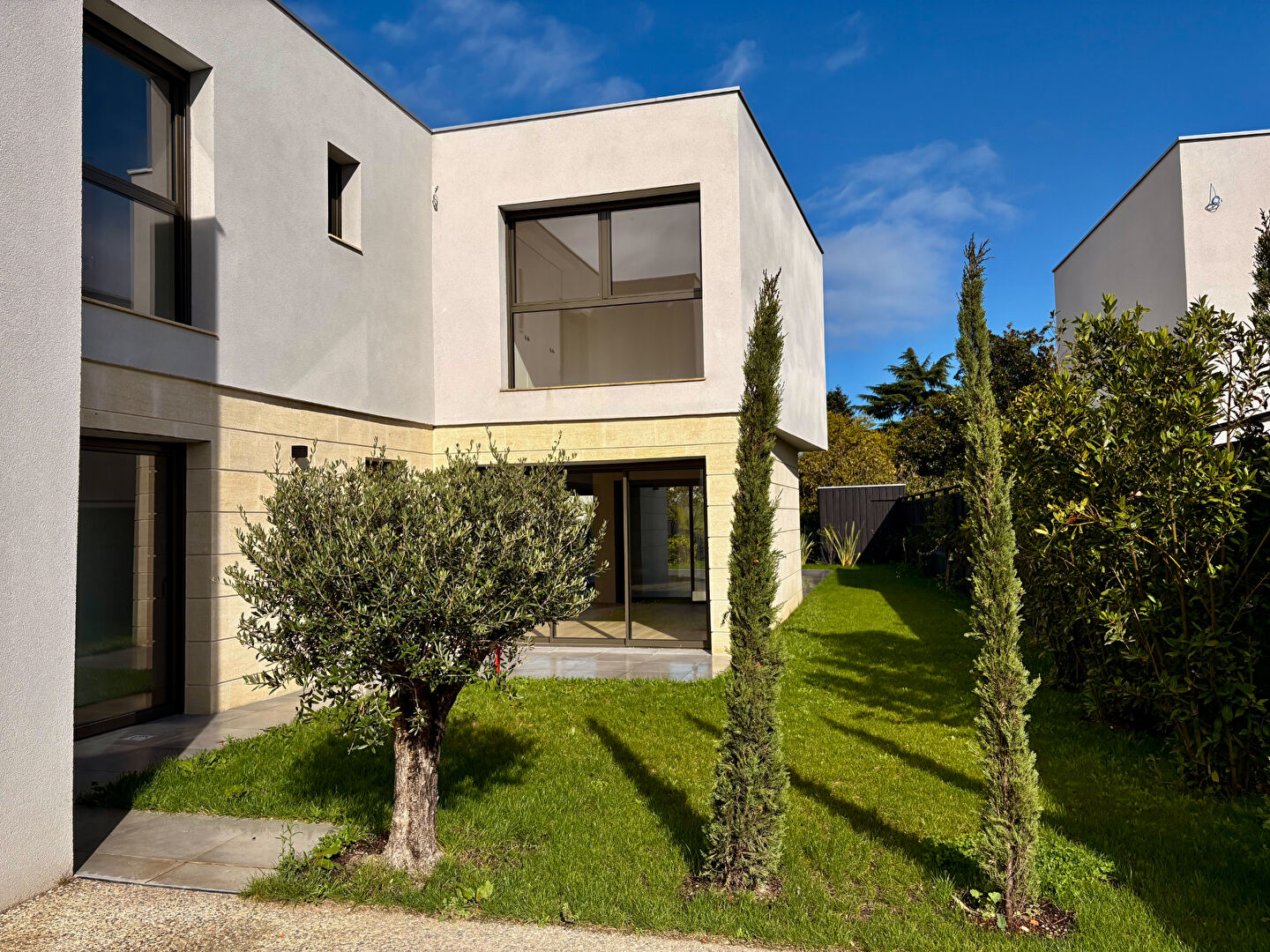 Photo Bruges centre- Maison d'Architecte 173 M2-- 4 chambres- Jardin - Piscine - Garage image 2/6