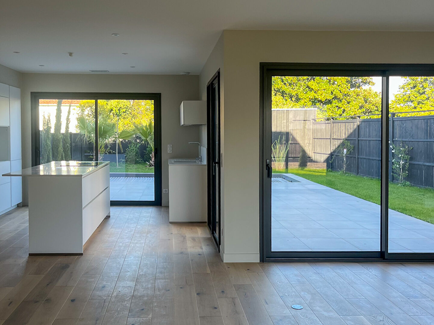 Photo Bruges centre- Maison d'Architecte 173 M2-- 4 chambres- Jardin - Piscine - Garage image 3/6
