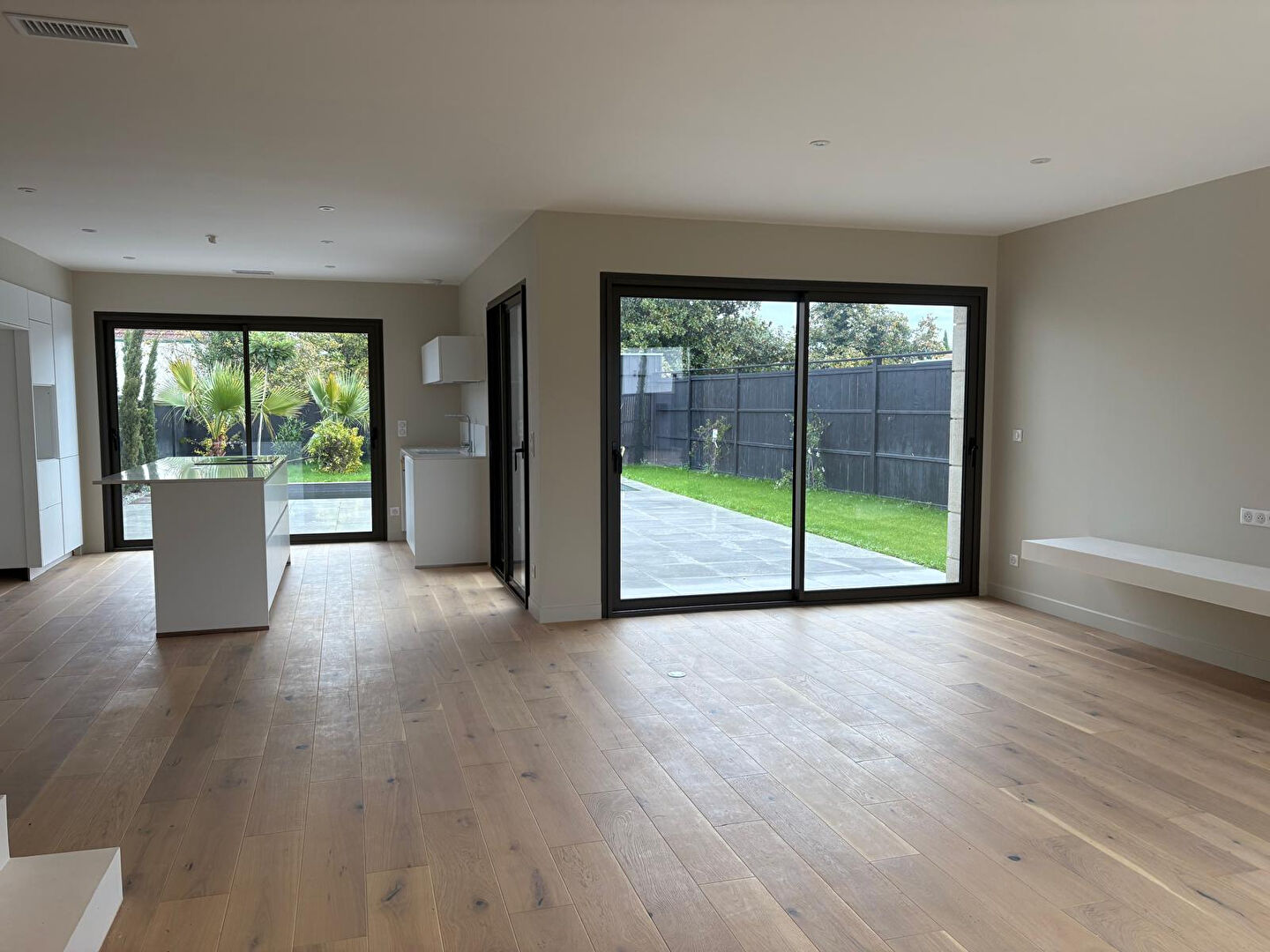 Photo Bruges centre- Maison d'Architecte 173 M2-- 4 chambres- Jardin - Piscine - Garage image 4/6