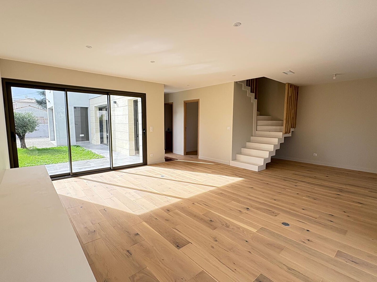 Photo Bruges centre- Maison d'Architecte 173 M2-- 4 chambres- Jardin - Piscine - Garage image 5/6