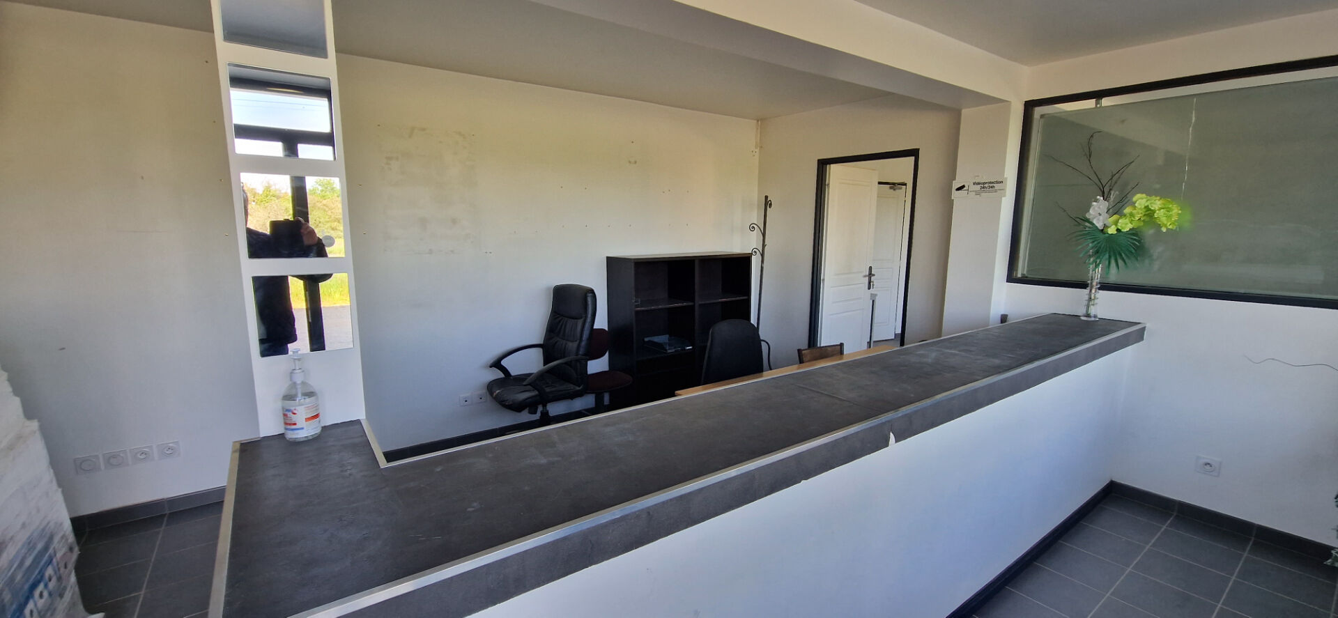 Photo Salagnon, ensemble immobilier comprenant 3 ateliers avec bureaux et deux appartements de type 3 image 3/6