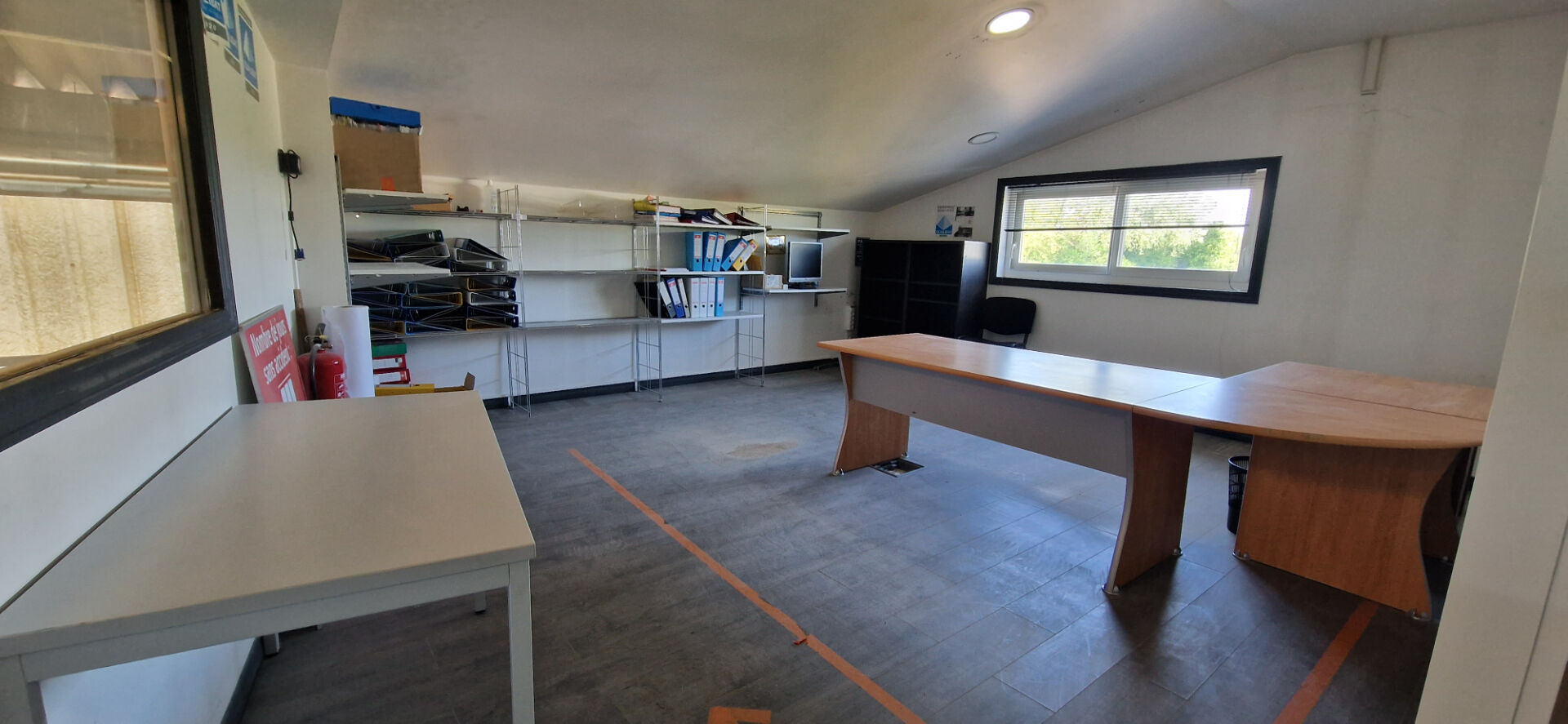 Photo Salagnon, ensemble immobilier comprenant 3 ateliers avec bureaux et deux appartements de type 3 image 4/6