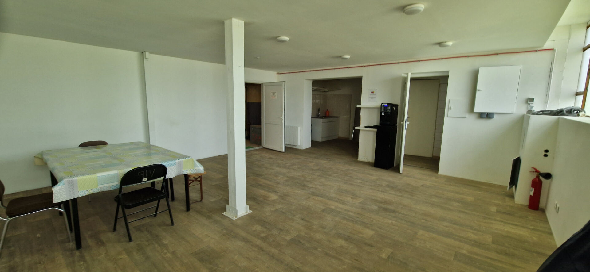 Photo Salagnon, ensemble immobilier comprenant 3 ateliers avec bureaux et deux appartements de type 3 image 6/6