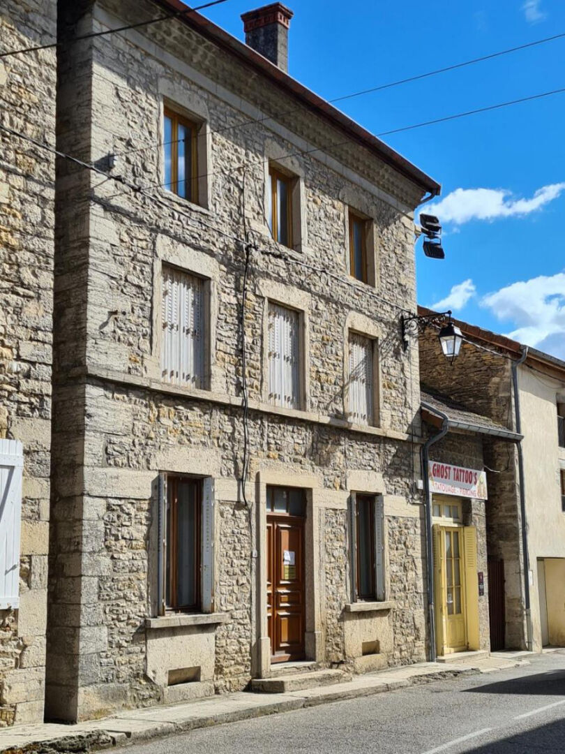 Photo Maison de village en pierres à rénover de 165 m2 habitable sur 3 niveaux avec combles aménageables de 55 m2 et ses deux caves voutées image 2/6