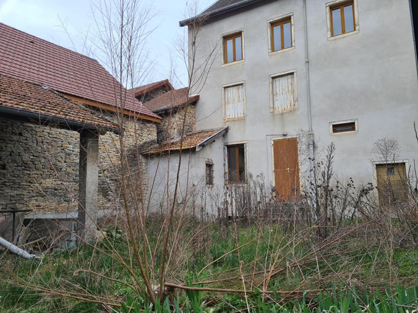 Photo Maison de village en pierres à rénover de 165 m2 habitable sur 3 niveaux avec combles aménageables de 55 m2 et ses deux caves voutées image 3/6