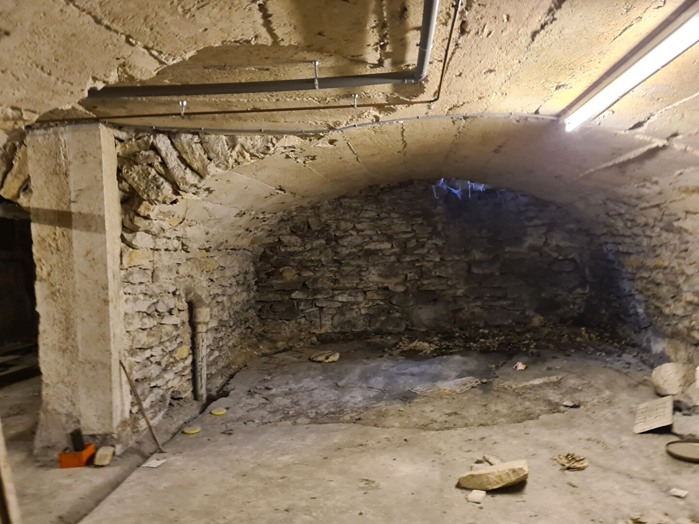 Photo Maison de village en pierres à rénover de 165 m2 habitable sur 3 niveaux avec combles aménageables de 55 m2 et ses deux caves voutées image 6/6