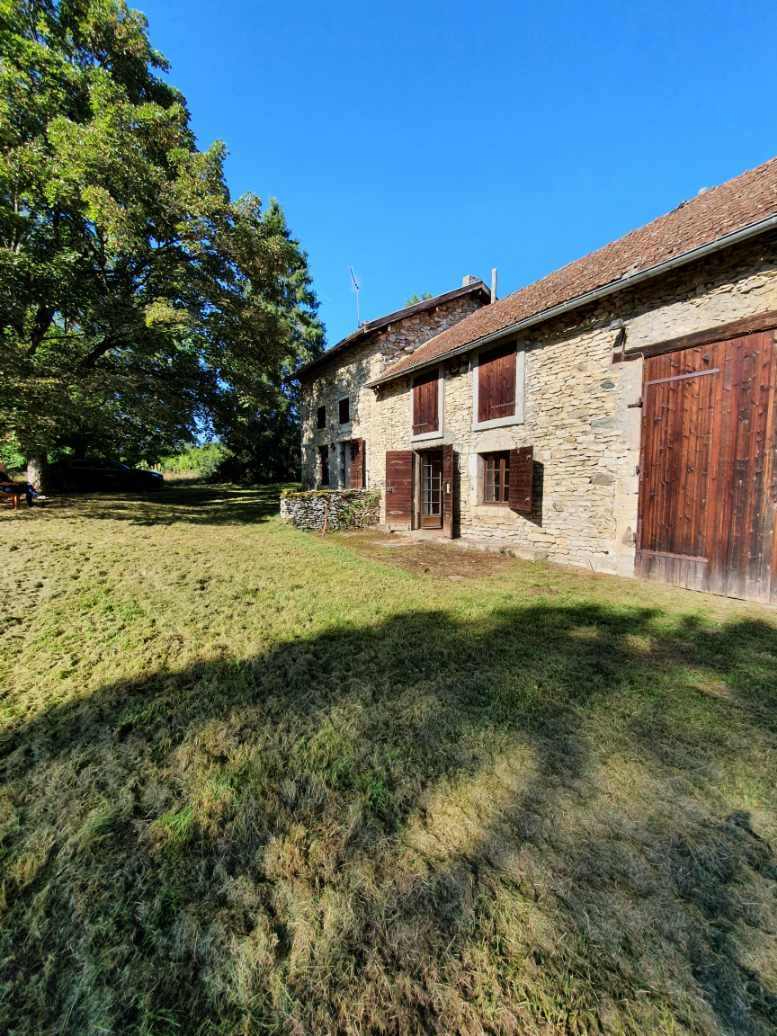 Photo Longère en pierres de 36 mètres de long à réhabiliter entièrement sur parc de 12377 m2 en partie constructible. image 4/6