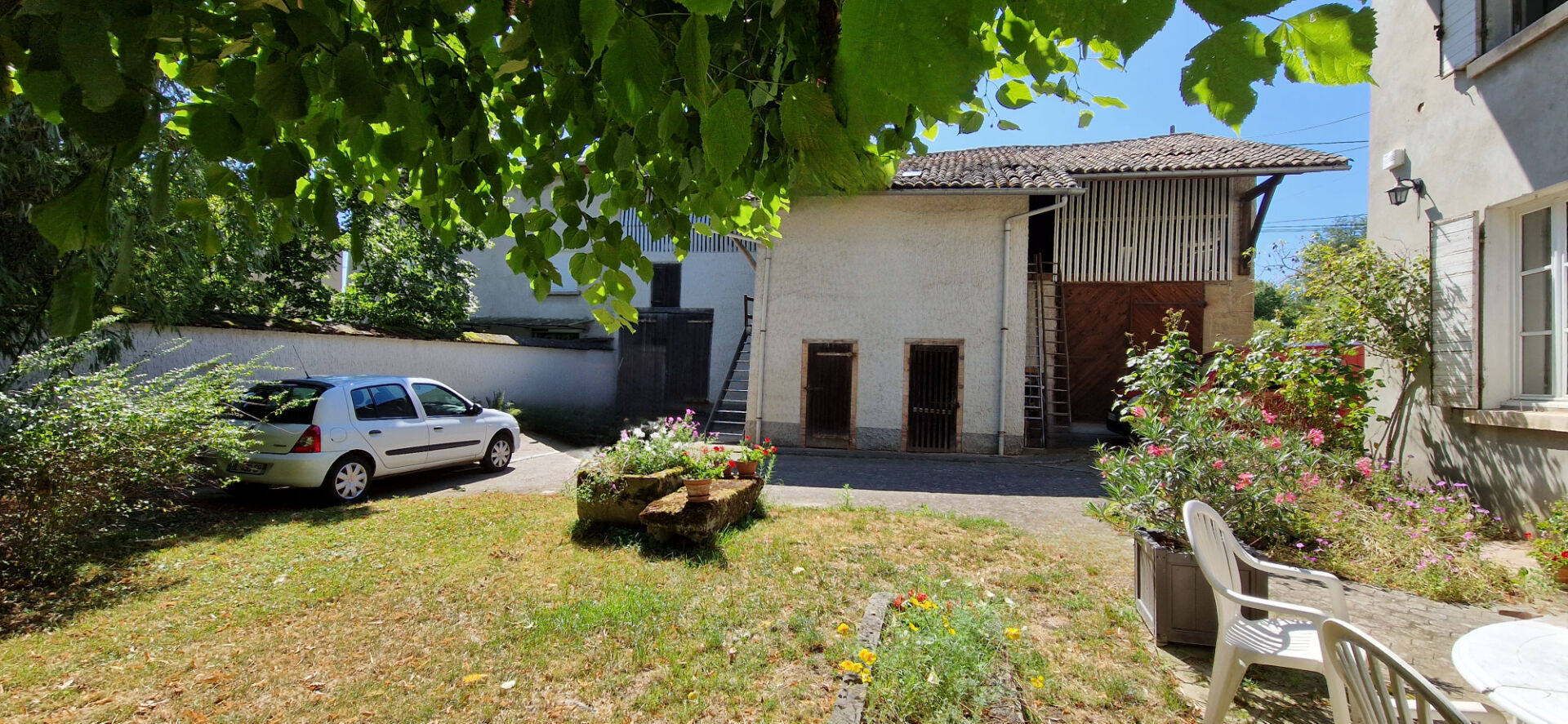 Photo Fermette 6 pièce(s) 138 m2 habitables et ses dépendances sur un terrain de 2943 m2 au calme. image 3/6