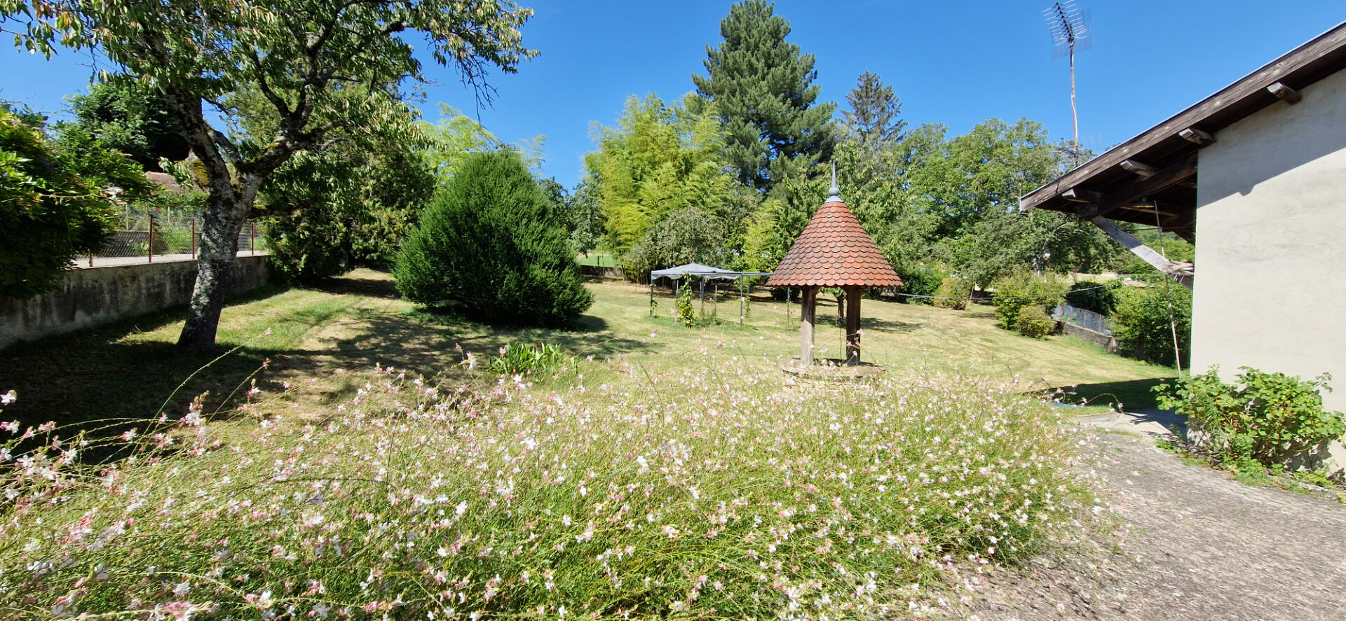 Photo Fermette 6 pièce(s) 138 m2 habitables et ses dépendances sur un terrain de 2943 m2 au calme. image 4/6