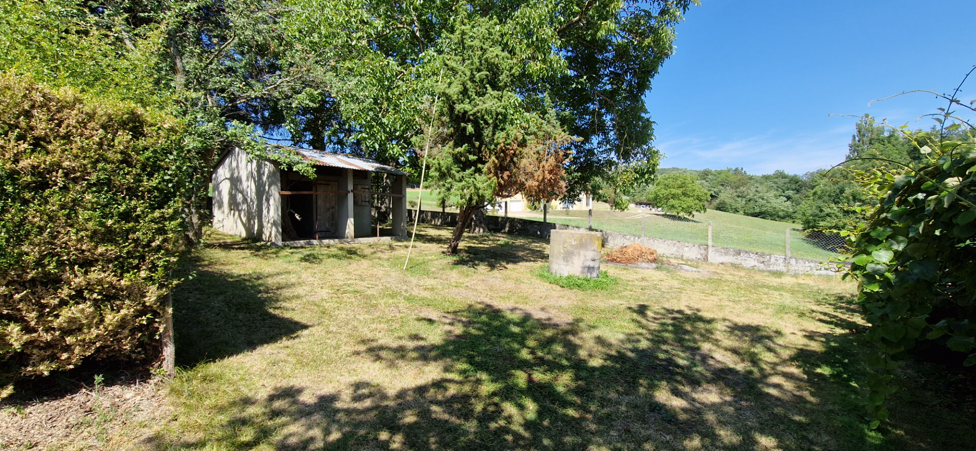 Photo Fermette 6 pièce(s) 138 m2 habitables et ses dépendances sur un terrain de 2943 m2 au calme. image 5/6