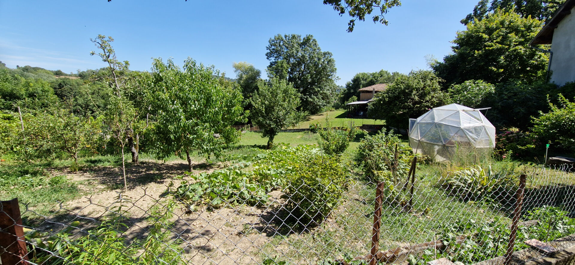 Photo Fermette 6 pièce(s) 138 m2 habitables et ses dépendances sur un terrain de 2943 m2 au calme. image 6/6