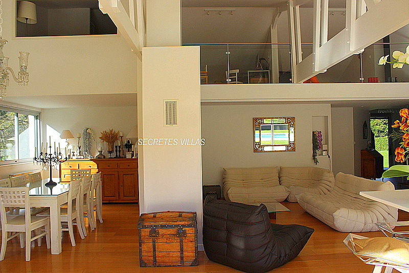 Photo BOULIAC 3MN SUPERBE VILLA AVEC PISCINE SUR TERRAIN 7000M2 image 2/6