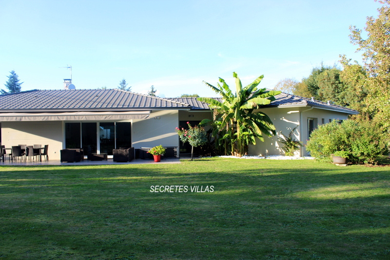 BOULIAC 9MN VILLA CONTEMPORAINE PLAIN PIED SUR 2000M2