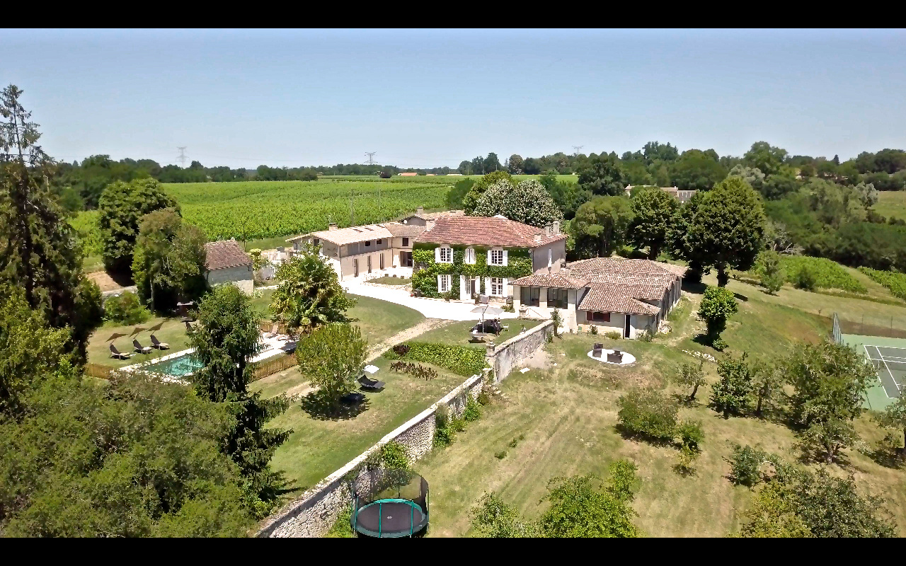  LATRESNE PROPRIÉTÉ 600M2 SUR TERRAIN 2.5HA VUE DOMINANTE