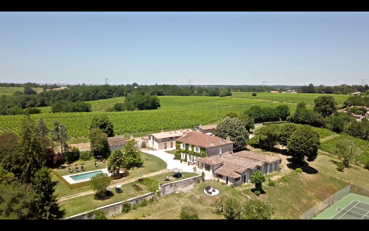 Photo  LATRESNE PROPRIÉTÉ 600M2 SUR TERRAIN 2.5HA VUE DOMINANTE image 2/6