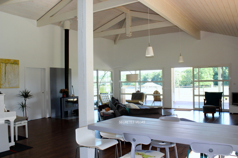 Photo BOULIAC 8MN BELLE VILLA CONTEMPORAINE SUR TERRAIN  7000M2 image 1/6